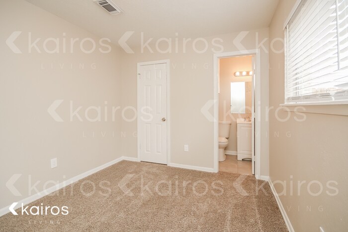 Building Photo - 304 Robbie St