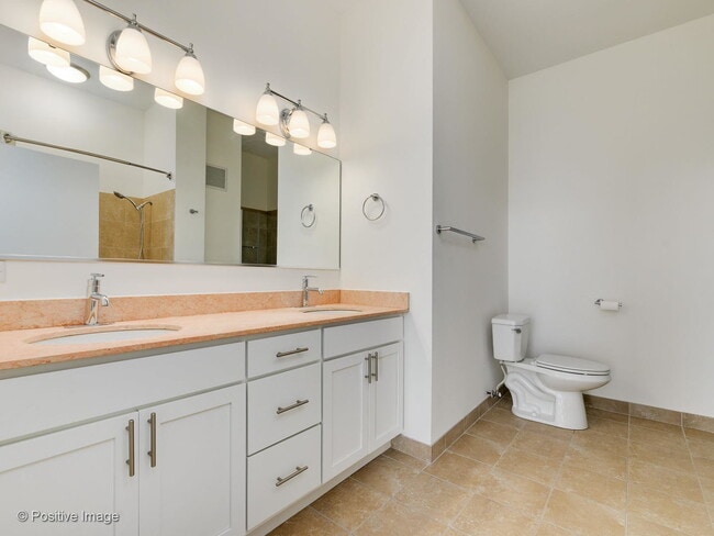 Building Photo - 757 N Orleans St