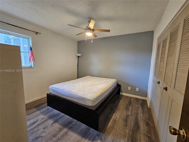 Building Photo - 2491 SW 82nd Ave