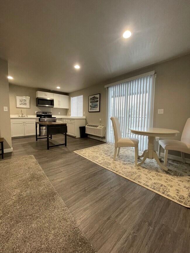 Building Photo - Grand Coulee Apartments