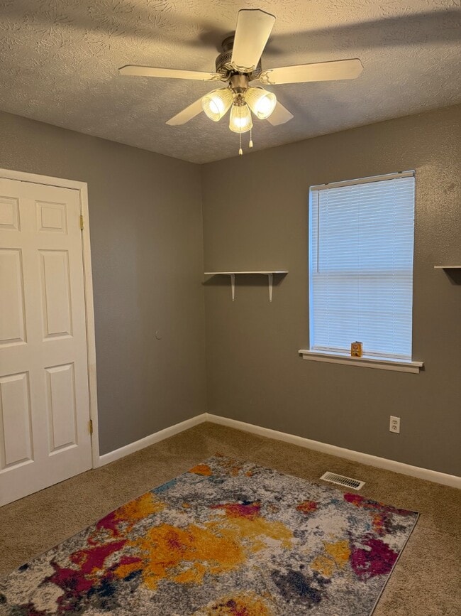 Building Photo - 108 Mountain Breeze St