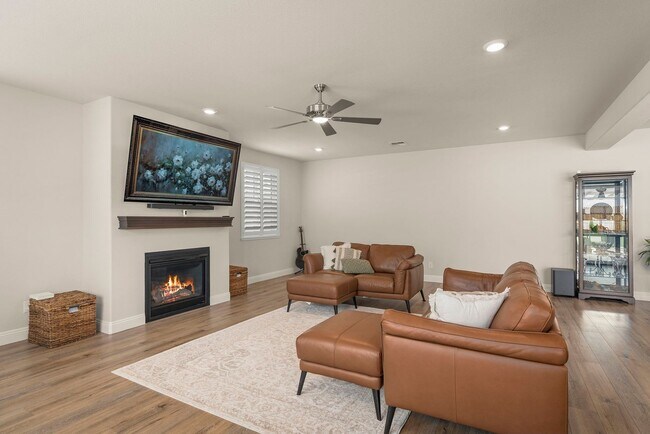 Building Photo - Spanish Springs furnished home for rent