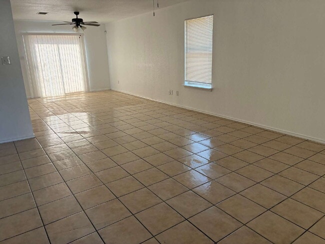 Building Photo - Four Bedroom/ Two and a Half Bed Home Near Brooks City Base
