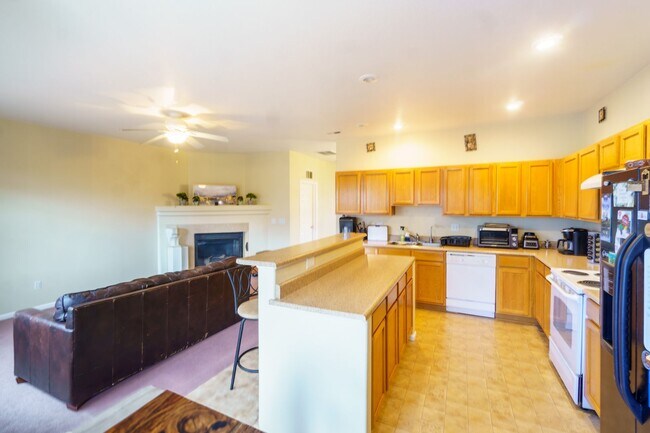 Building Photo - Obsidian View townhome for rent!