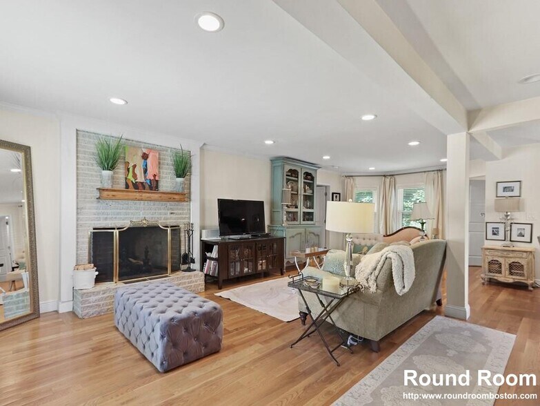 Building Photo - 66 Saunders St