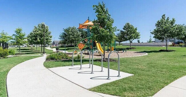 Building Photo - Beautiful 3 Bedroom Home in Winding Brook with Community Pool & Playground!  Conveniently located...
