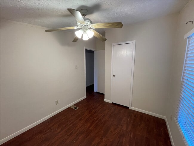 Building Photo - 16658 Meadowcroft St