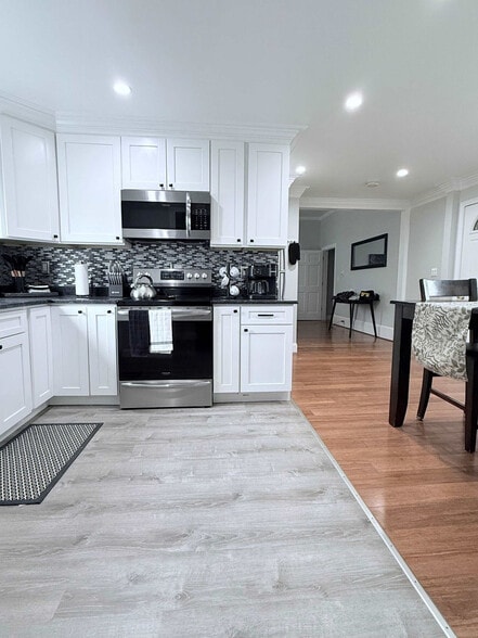 Building Photo - 24 White St