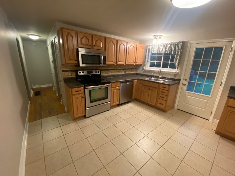 Building Photo - 6187 Branch Hill-Guinea Pike