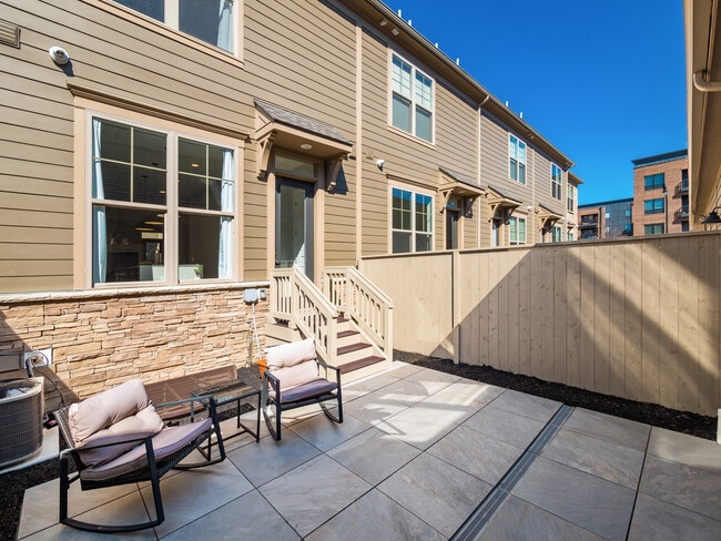Building Photo - 928 Pullman Pl