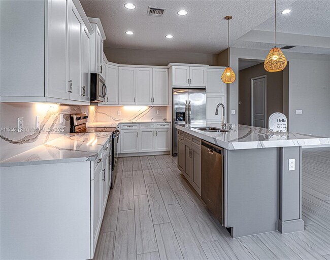 Building Photo - 15431 Goldfinch Cir