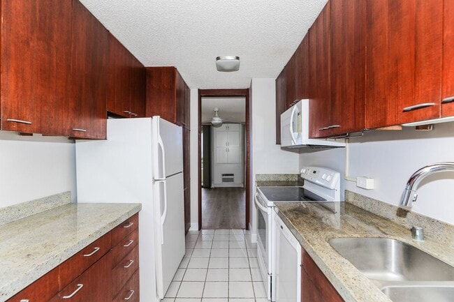 Building Photo - Naniwa Gardens - 1 bdrm/1 bath/1 covered p...