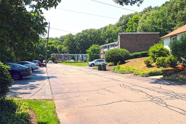 Building Photo - 494 Putnam Pike