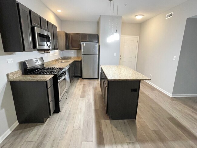 Building Photo - 809 E Main St