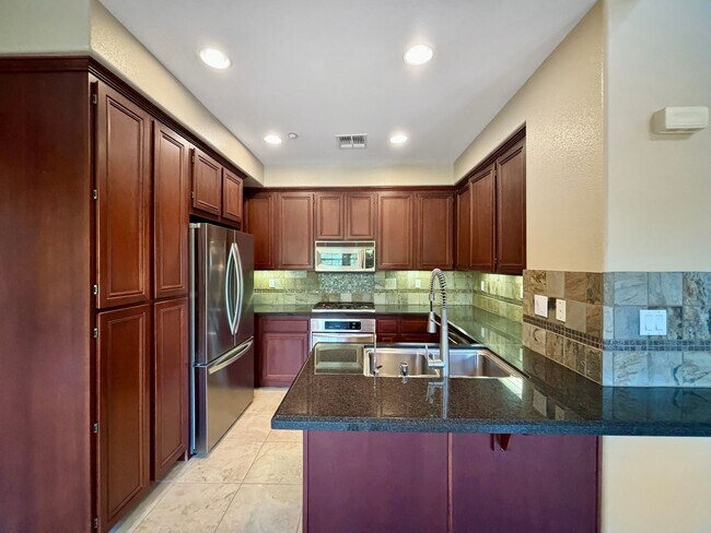 Building Photo - Bright 2BD/2BA Townhouse in Serra Mesa with Balcony, Fireplace & Resort-Style Amenities