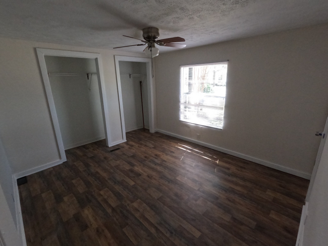 Building Photo - 437 Persimmon Ln