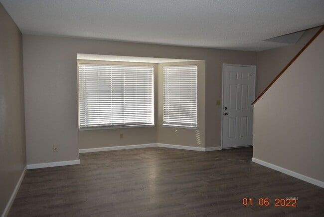 Building Photo - PER624