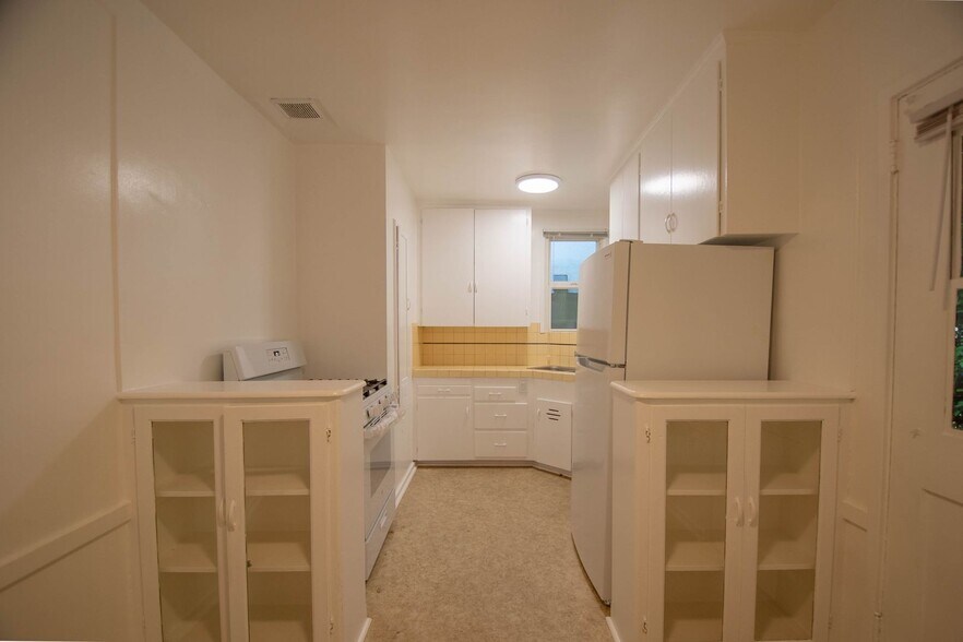 Building Photo - 14437 Dickens St