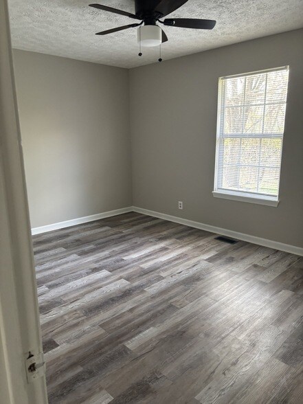 Building Photo - 641 Artic Ave