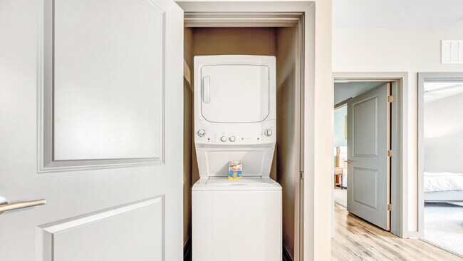 Building Photo - 215 Columns way