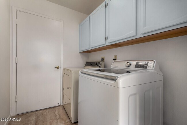 Building Photo - 5809 W Yucca St