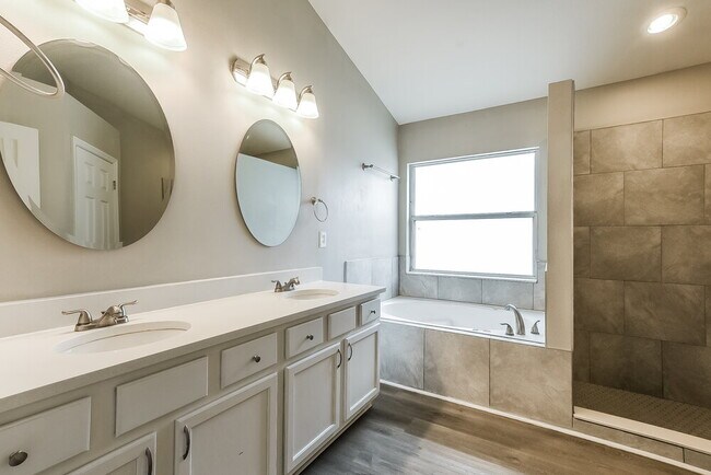 Building Photo - 15849 Green Cove Blvd