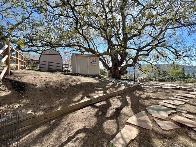 Building Photo - 27030 Oakflat Dr