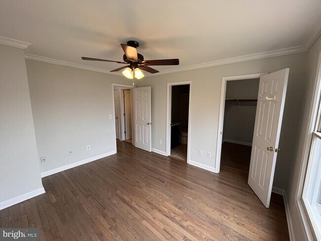 Building Photo - 3762 Farmland Dr