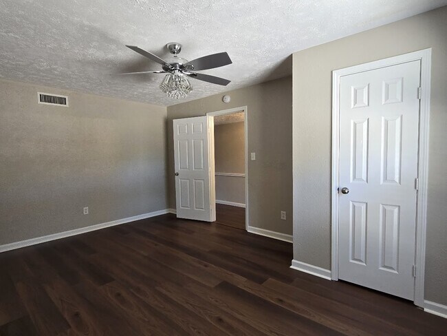 Building Photo - 4055 Cypressdale Dr
