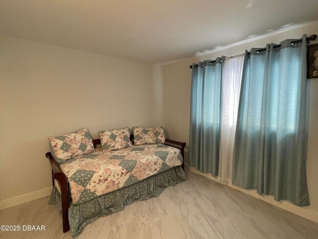 Building Photo - 411 N Halifax Ave