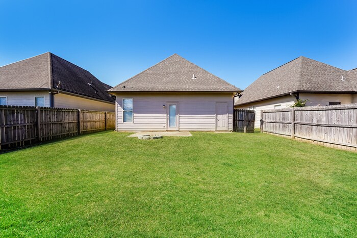 Building Photo - 1052 Washington Dr