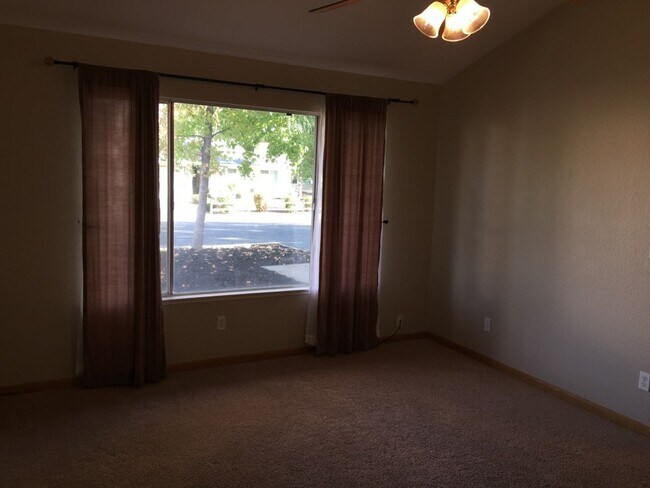 Building Photo - Clean Large 4 Bedroom 2 Bathroom Home For Rent - Section 8 Vouchers Accepted.