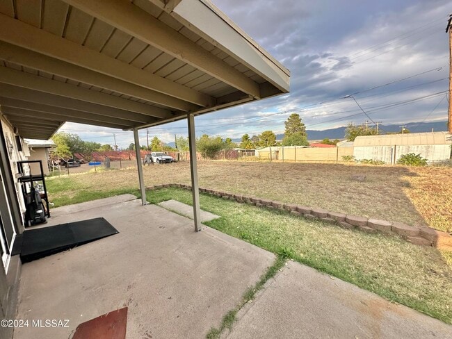 Building Photo - 227 S Ave B