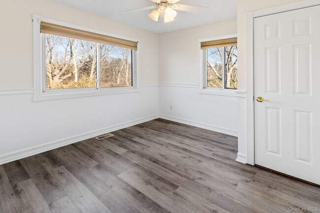 Building Photo - 220 Montauk Hwy