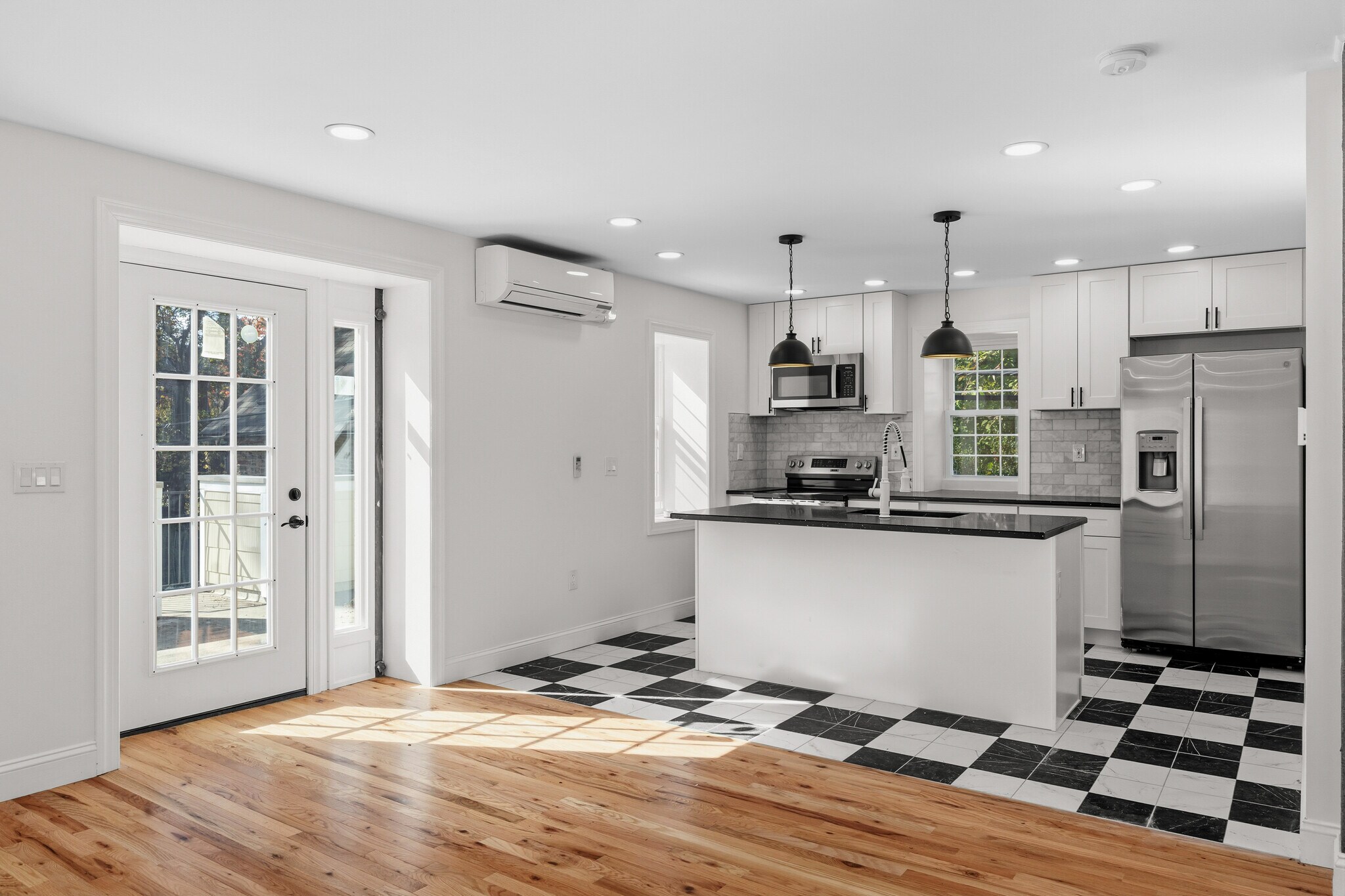 Building Photo - 131 W Walnut Ln