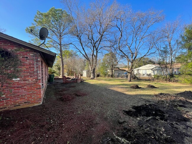 Building Photo - ** 3 Bed 2 Bath Located in Virginia Estates ** Call 334-366-9198 to schedule a self tour