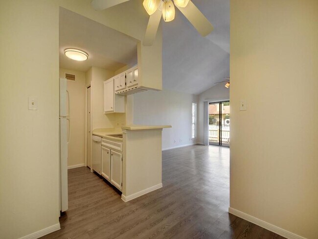 Building Photo - 1601 Faro Dr