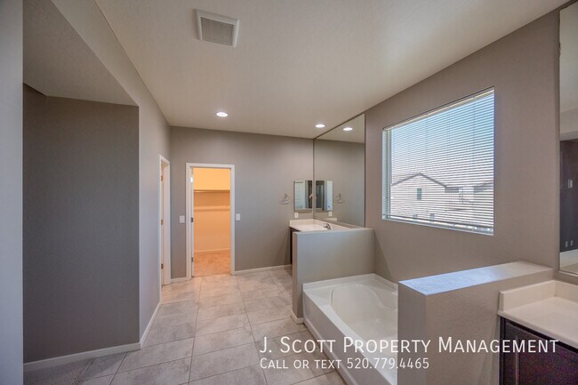 Building Photo - 1270 Carlsbad Dr