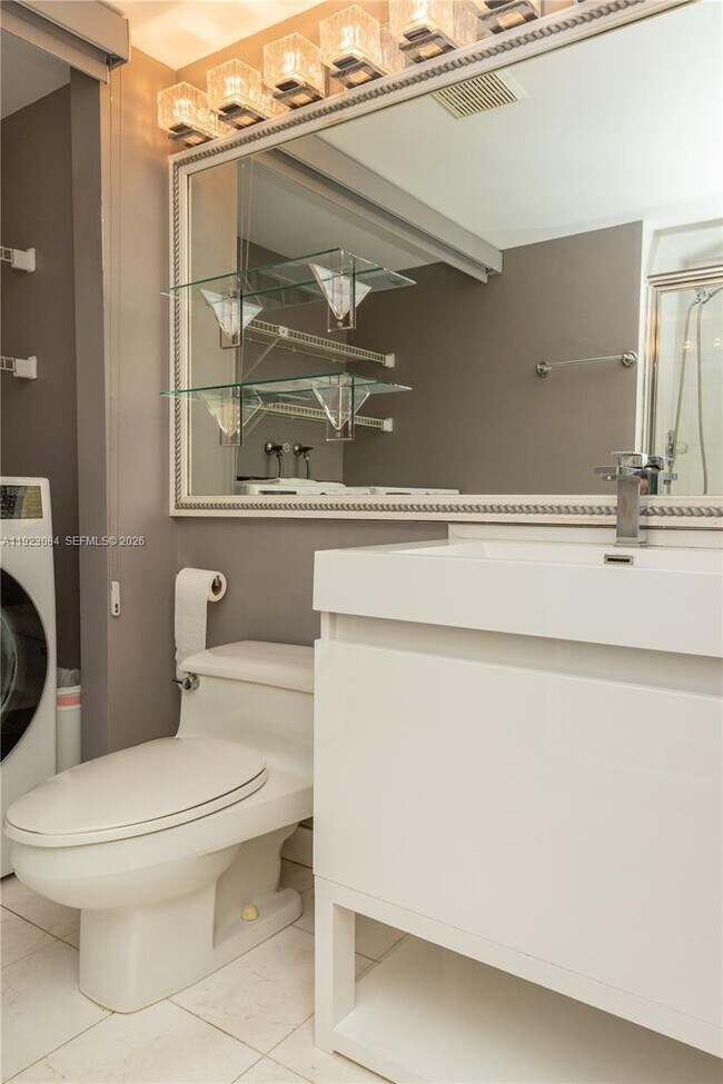 Building Photo - 3500 Mystic Pointe Dr