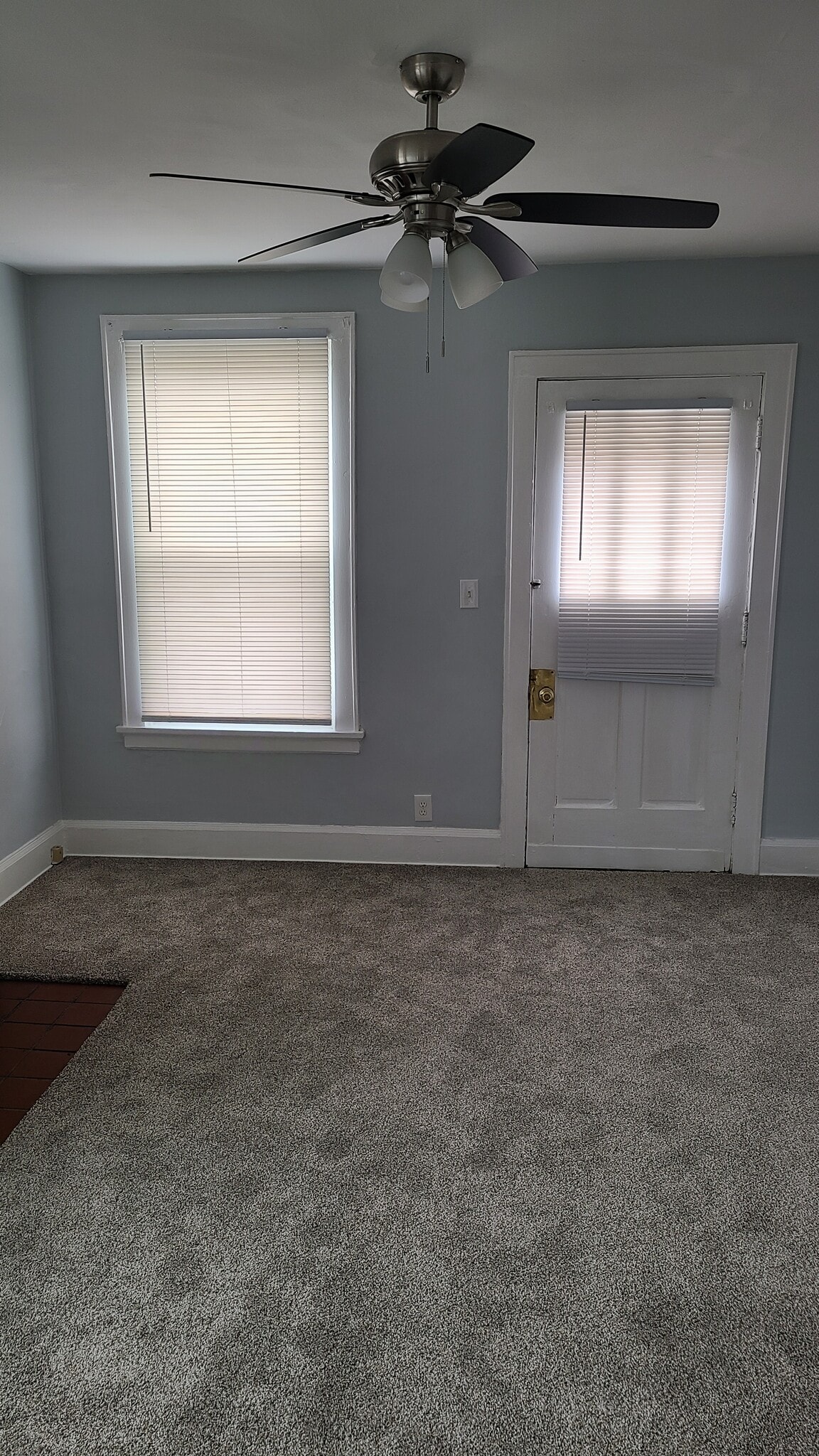 Building Photo - 407 E Ross Ave