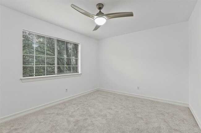 Building Photo - 545 Oak Hill Dr