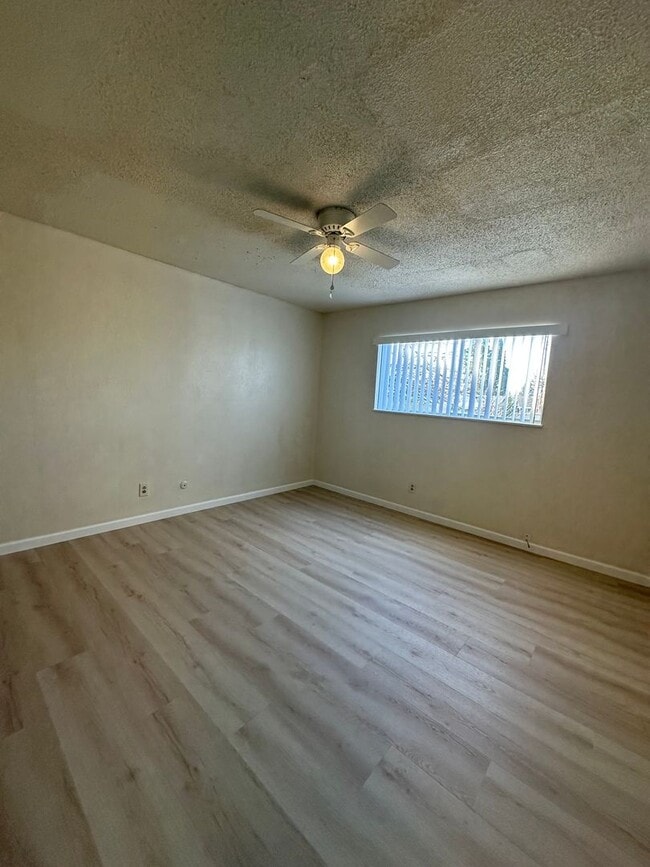 Building Photo - SPACIOUS MULTI-STORY 4 BEDROOM 2.5 BATHROOM HOME IN ANDERSON