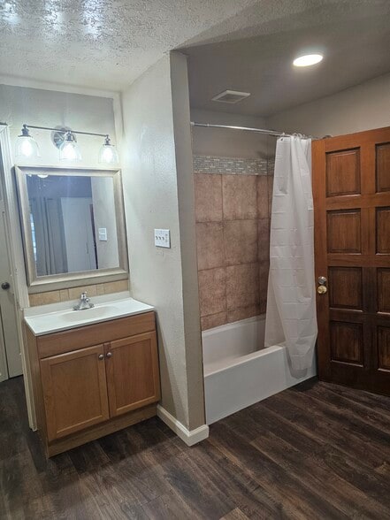 Building Photo - 3021 Sunbeam St