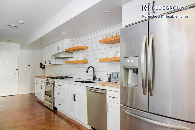 Building Photo - 654 N Virgil Ave