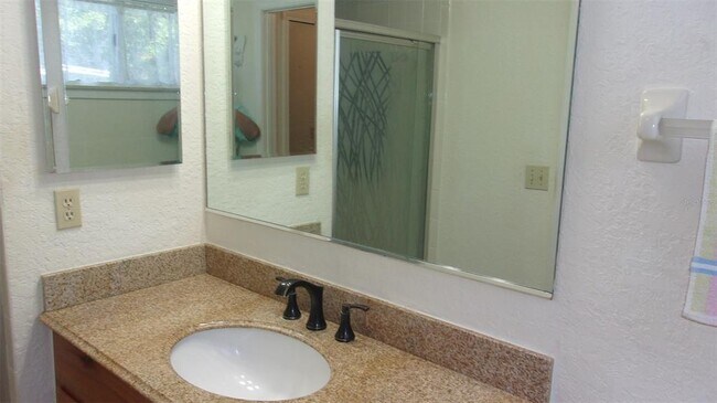 Building Photo - 10821 SW 83rd Ct