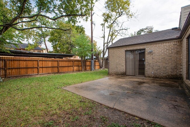Building Photo - 16042 Bear Hill Dr