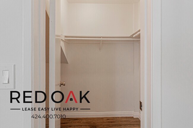 Building Photo - 14831 Delano St