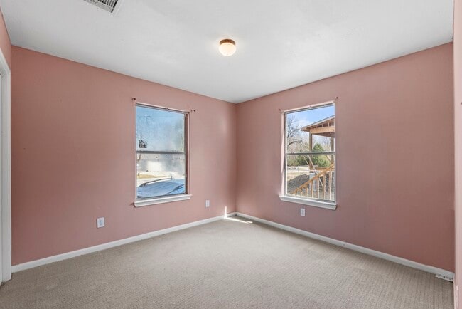 Building Photo - 2444 Margaret St