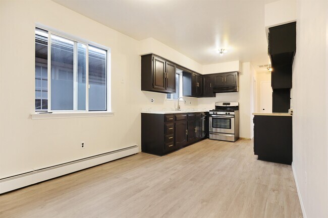 Building Photo - 711 Bergen St