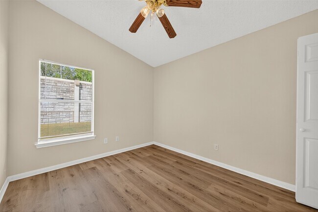 Building Photo - 15715 Ridgegate Rd